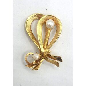 Vintage Gold Tone Ribbon Brooch With Faux Pearl Accents